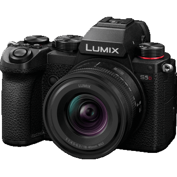 Panasonic Lumix S5D with S-R1840 F/4.5-6.3 KIT