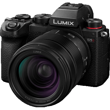 Panasonic Lumix S5D with S-R28200 F/4-7.1 KIT